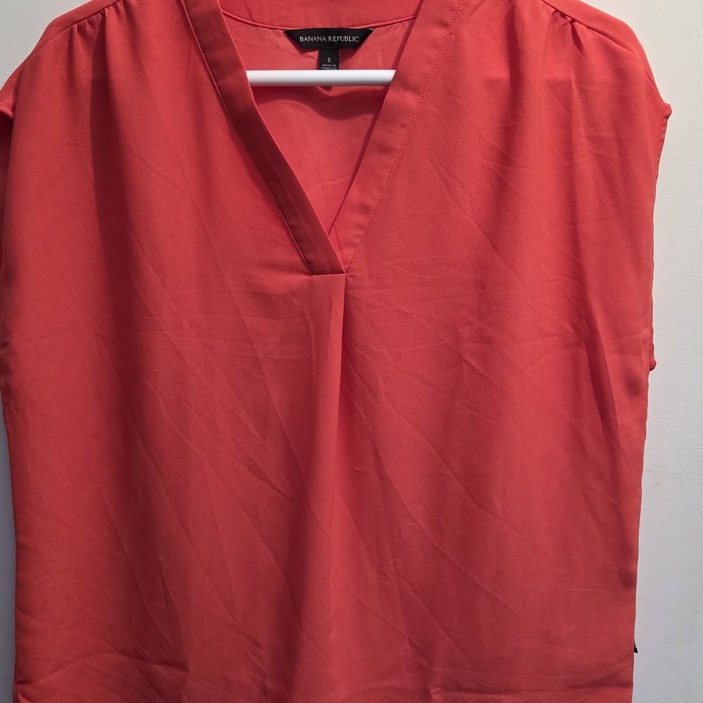 Banana Republic Women's Coral Red V-Neck Top